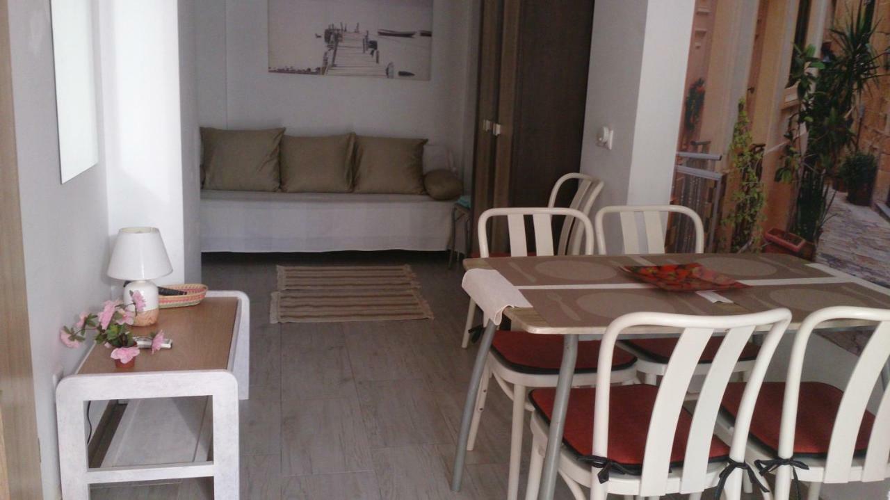 Madamme Curie Apartment Torrevieja Exteriör bild
